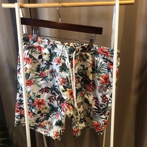 Tropical shorts Size XL